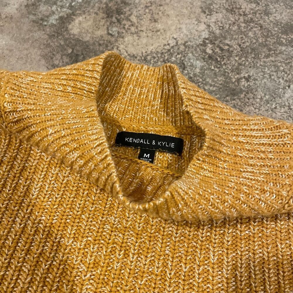 kendall and kylie yellow oversized longsleeve knit sweater size medium